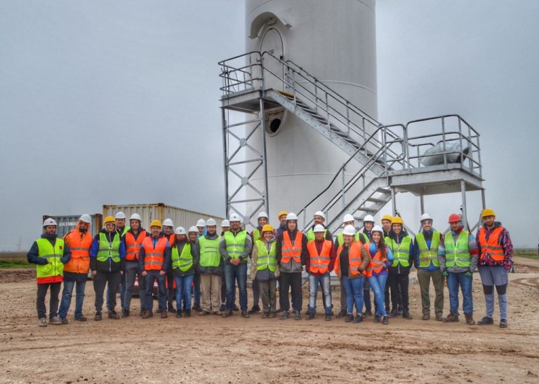 La comunidad técnica de Miramar visitó el Parque Eólico