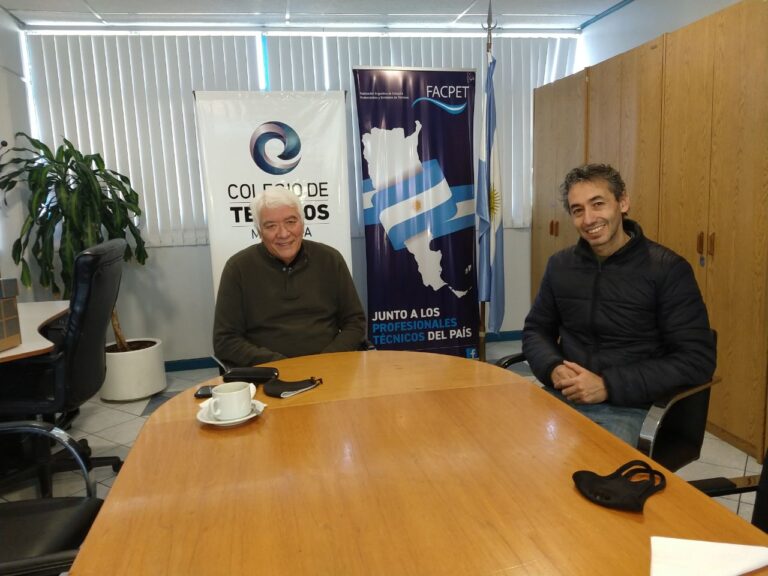 Reunión en el Colegio de Técnicos de Mendoza