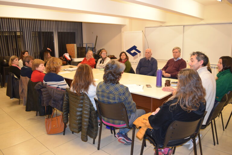 Encuentro de colegios y sociedades profesionales