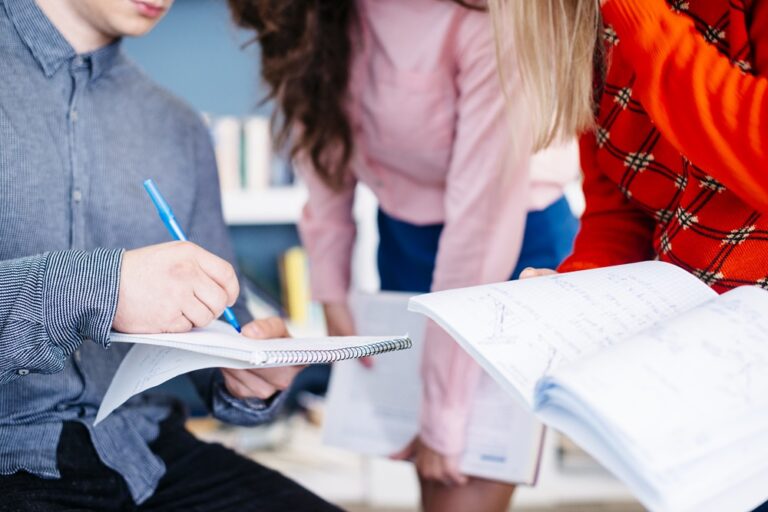 Dictado de cursos en las Escuelas de Formación Profesional