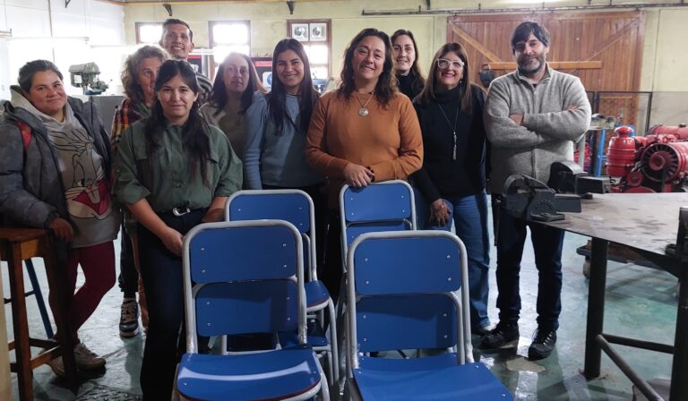 Donación de sillas a la Escuela Técnica N°1 de Miramar