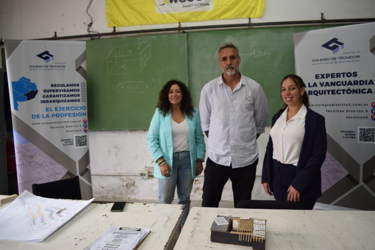 Estuvimos en la EXPO TEC 2025 en la EEST N°5