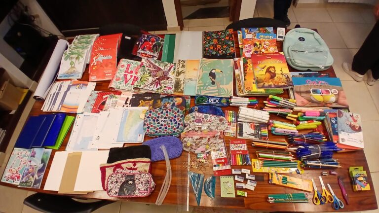 Entrega de donaciones de la colecta solidaria escolar